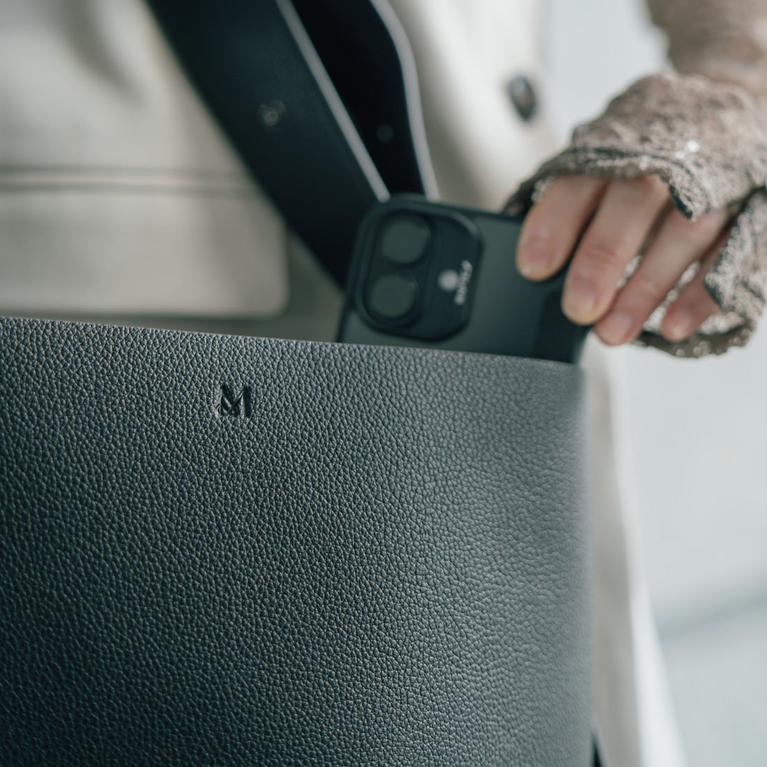 &MyuQ [アンドミューク] 別注 JUNO バケツ型トートバッグ [MCB071-JF] BLK/KHK