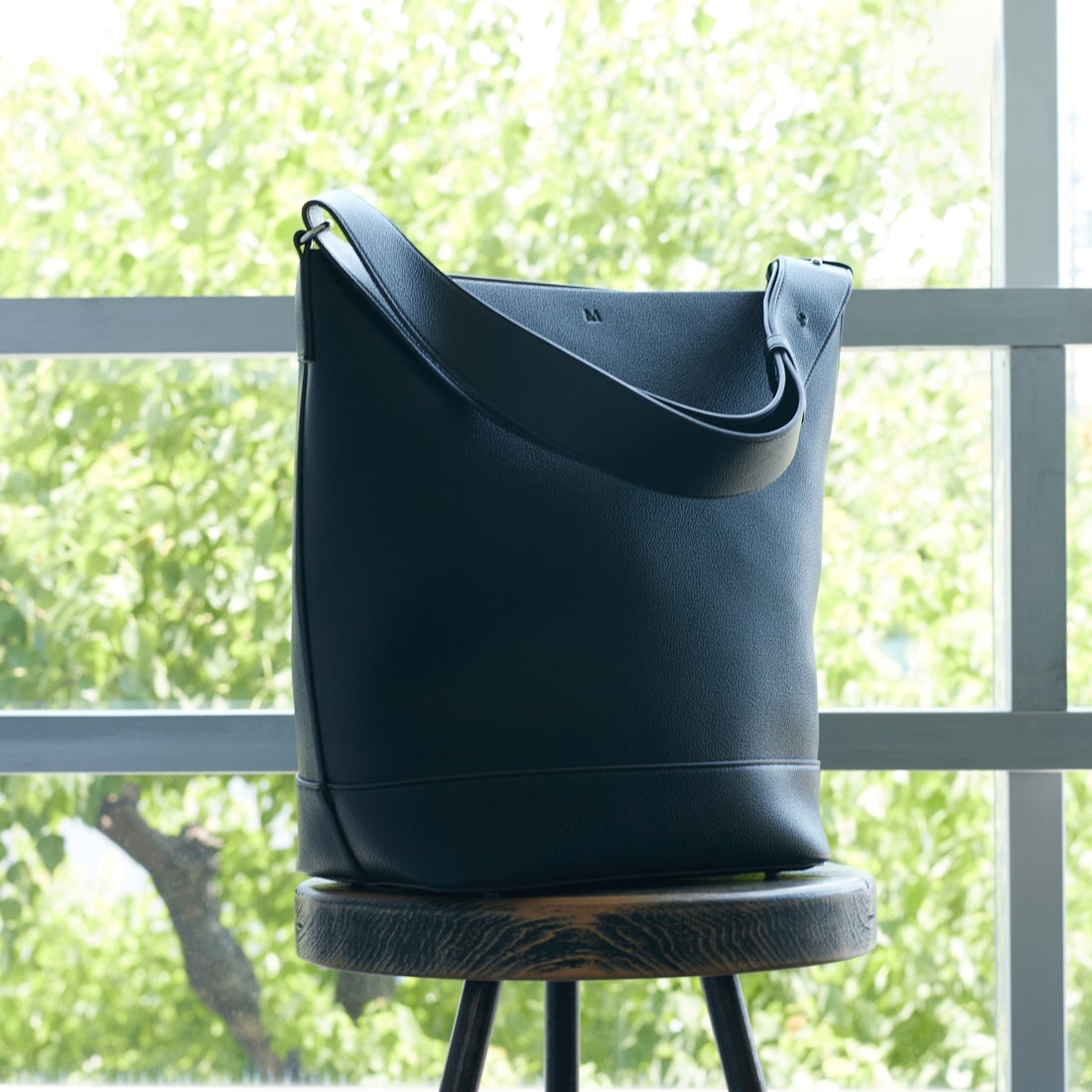 &MyuQ [アンドミューク] 別注 JUNO バケツ型トートバッグ [MCB071-JF] BLK/KHK