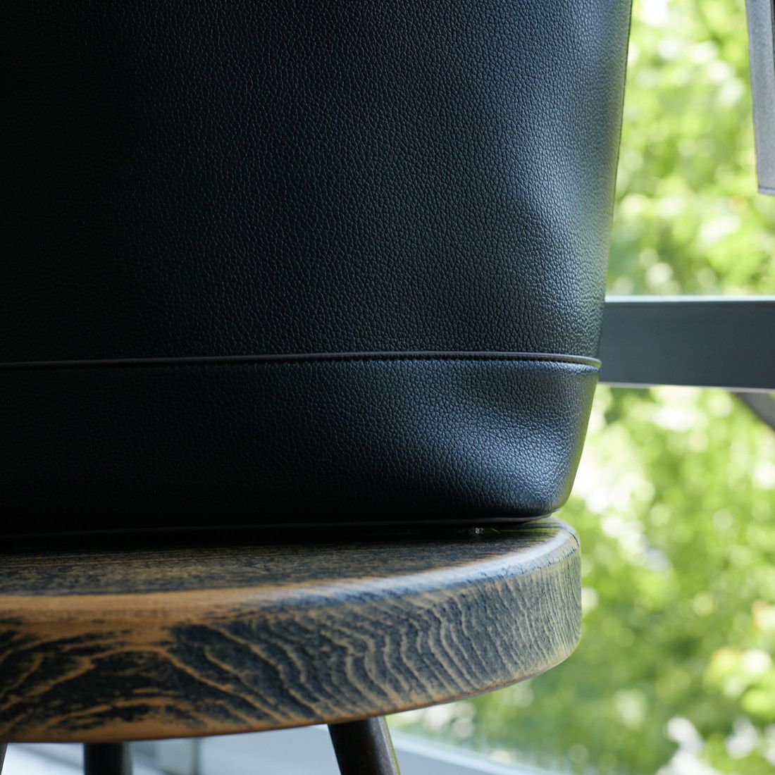 &MyuQ [アンドミューク] 別注 JUNO バケツ型トートバッグ [MCB071-JF] BLK/KHK