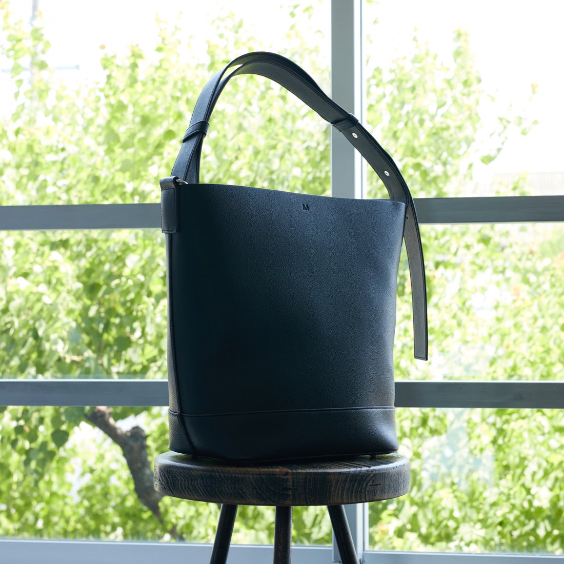 &MyuQ [アンドミューク] 別注 JUNO バケツ型トートバッグ [MCB071-JF] BLK/KHK