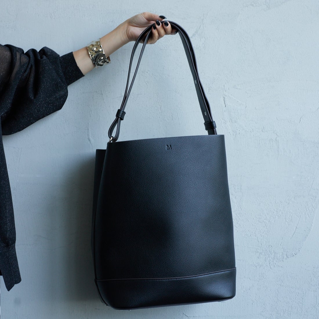 &MyuQ [アンドミューク] 別注 JUNO バケツ型トートバッグ [MCB071-JF] BLK/KHK