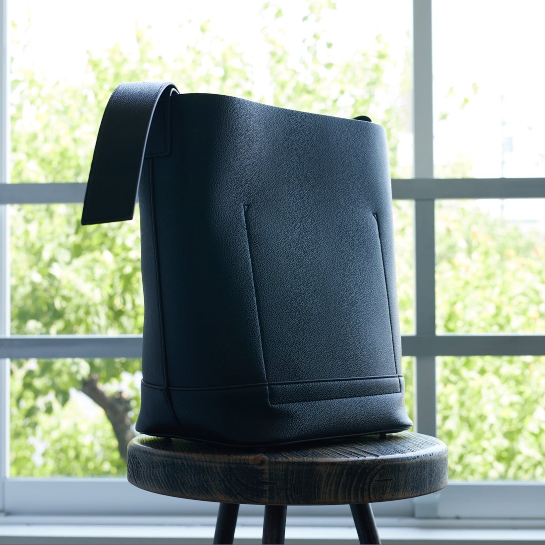 &MyuQ [アンドミューク] 別注 JUNO バケツ型トートバッグ [MCB071-JF] BLK/KHK