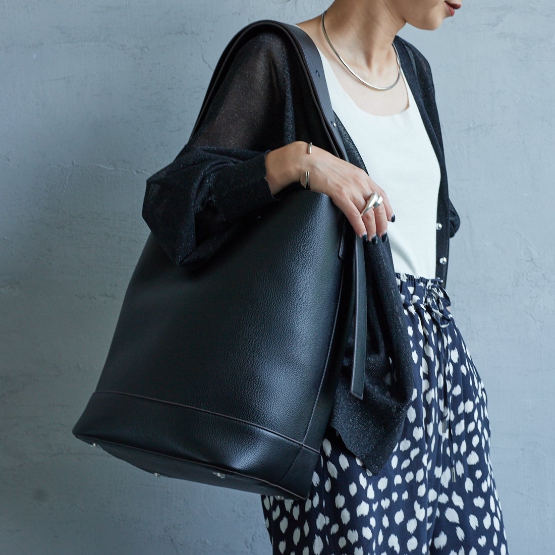 &MyuQ [アンドミューク] 別注 JUNO バケツ型トートバッグ [MCB071-JF] BLK/KHK