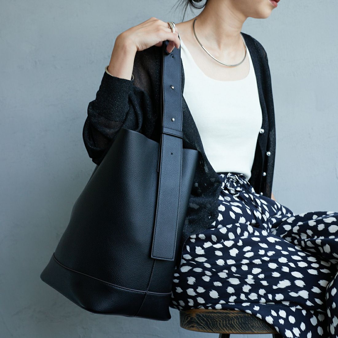 &MyuQ [アンドミューク] 別注 JUNO バケツ型トートバッグ [MCB071-JF] BLK/KHK