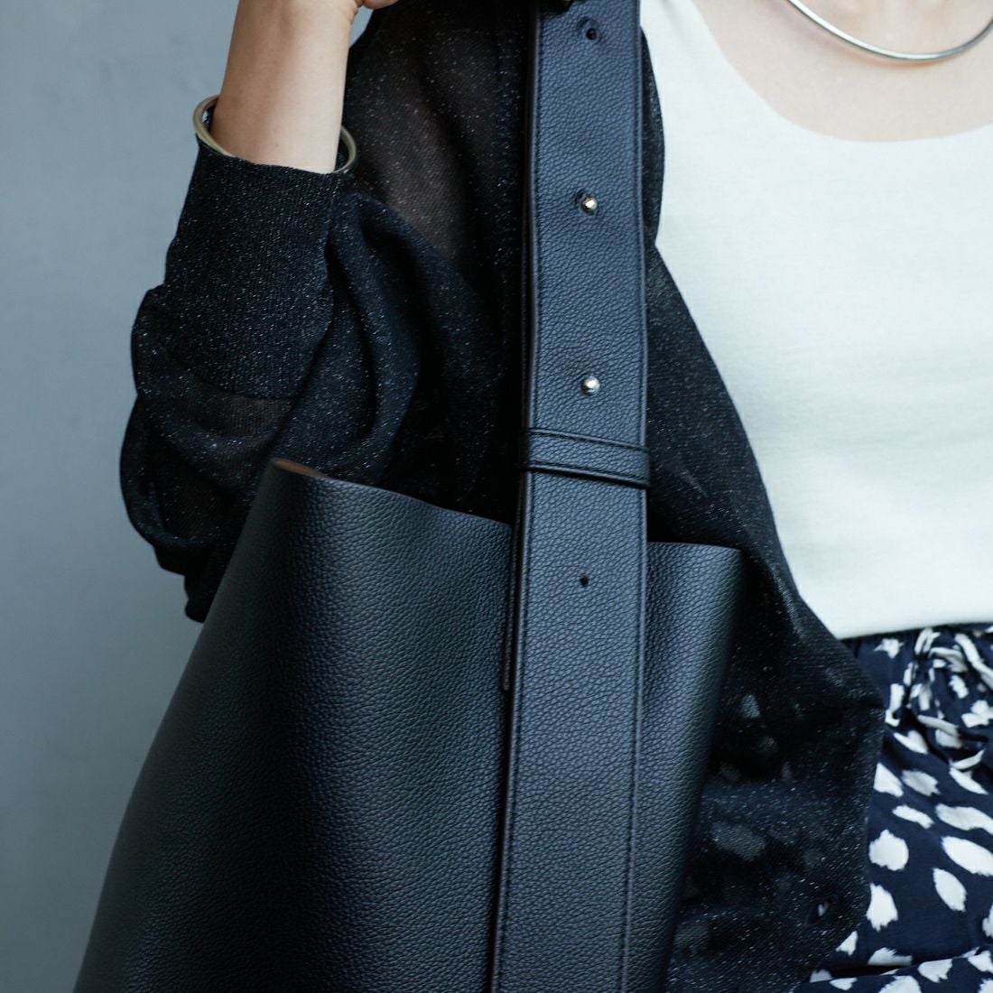 &MyuQ [アンドミューク] 別注 JUNO バケツ型トートバッグ [MCB071-JF] BLK/KHK