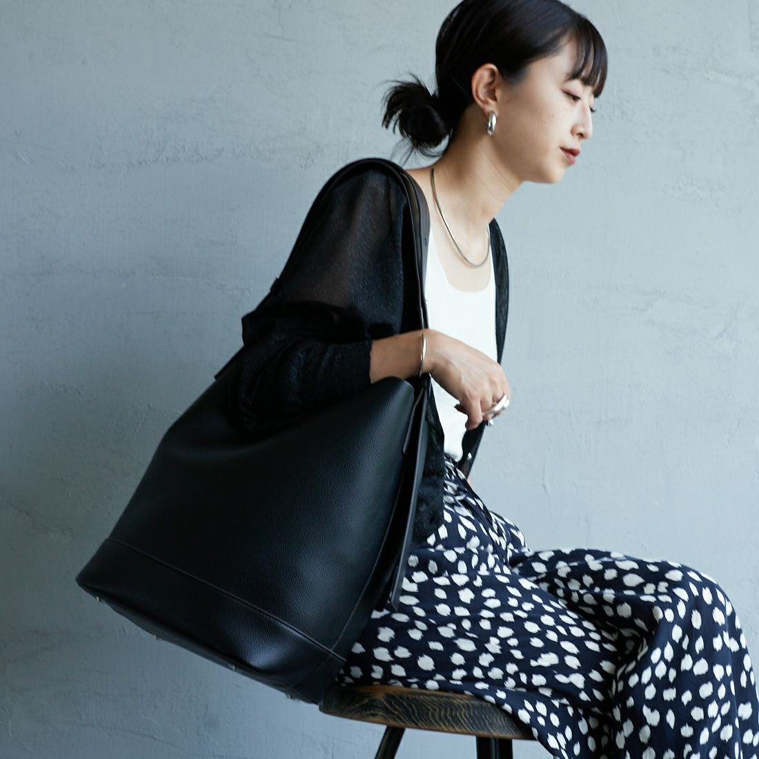 &MyuQ [アンドミューク] 別注 JUNO バケツ型トートバッグ [MCB071-JF] BLK/KHK