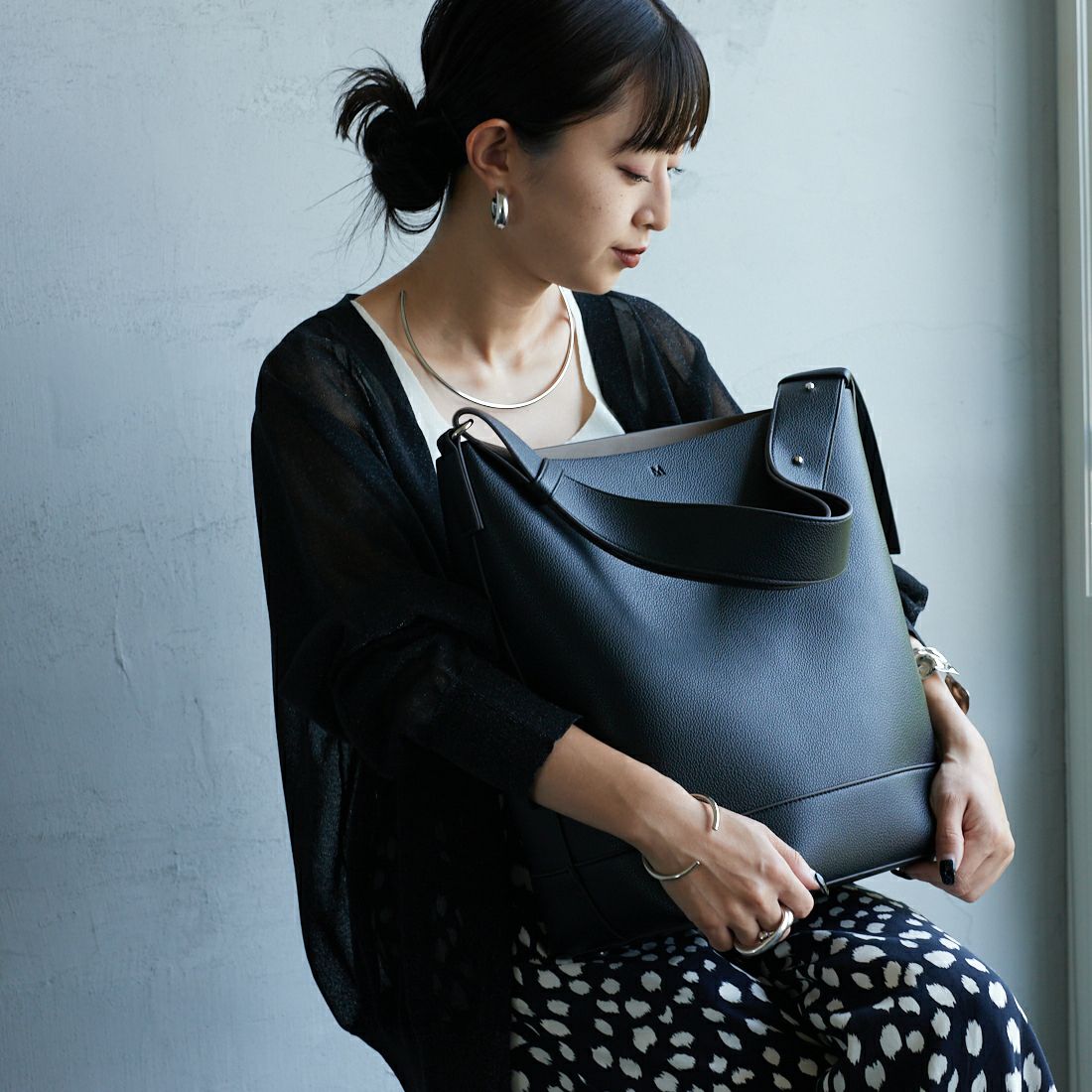 &MyuQ [アンドミューク] 別注 JUNO バケツ型トートバッグ [MCB071-JF] BLK/KHK