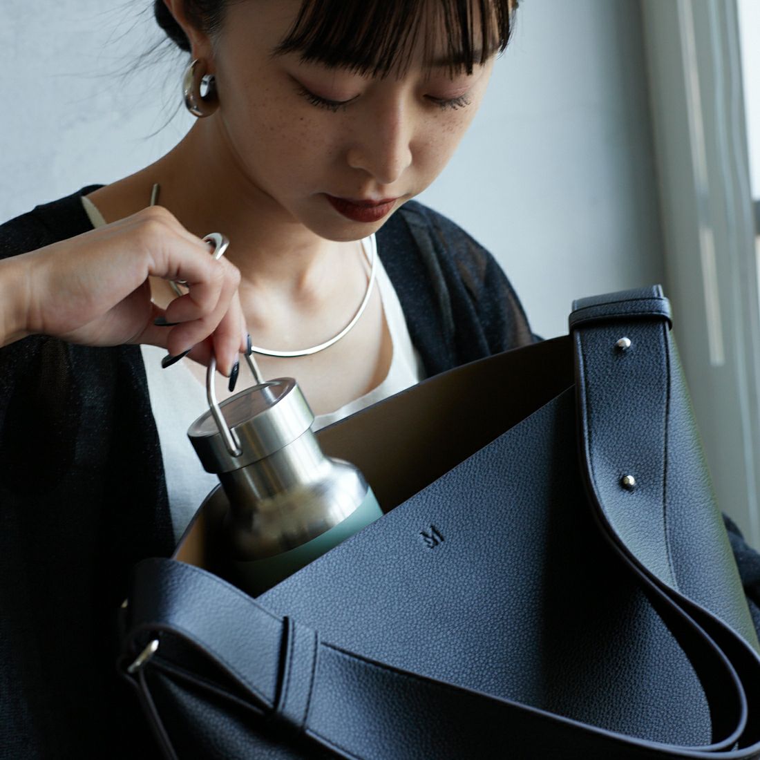 &MyuQ [アンドミューク] 別注 JUNO バケツ型トートバッグ [MCB071-JF] BLK/KHK