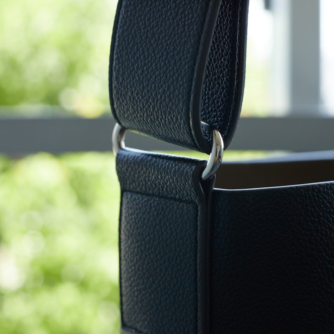 &MyuQ [アンドミューク] 別注 JUNO バケツ型トートバッグ [MCB071-JF] BLK/KHK