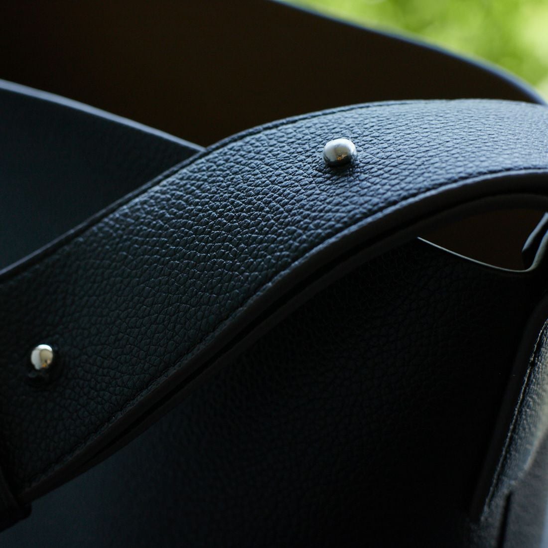 &MyuQ [アンドミューク] 別注 JUNO バケツ型トートバッグ [MCB071-JF] BLK/KHK