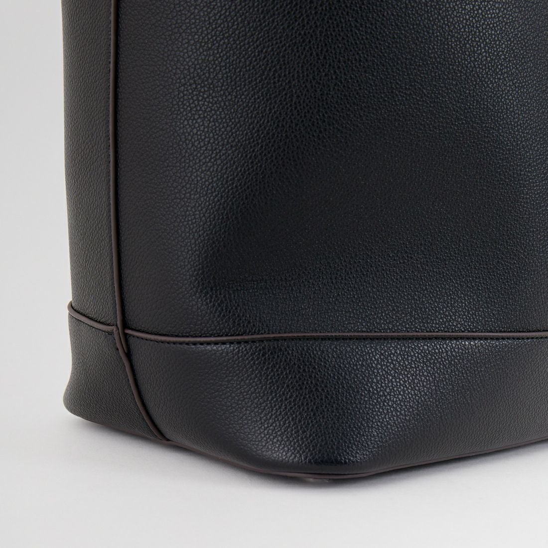 &MyuQ [アンドミューク] 別注 JUNO バケツ型トートバッグ [MCB071-JF] BLK/KHK