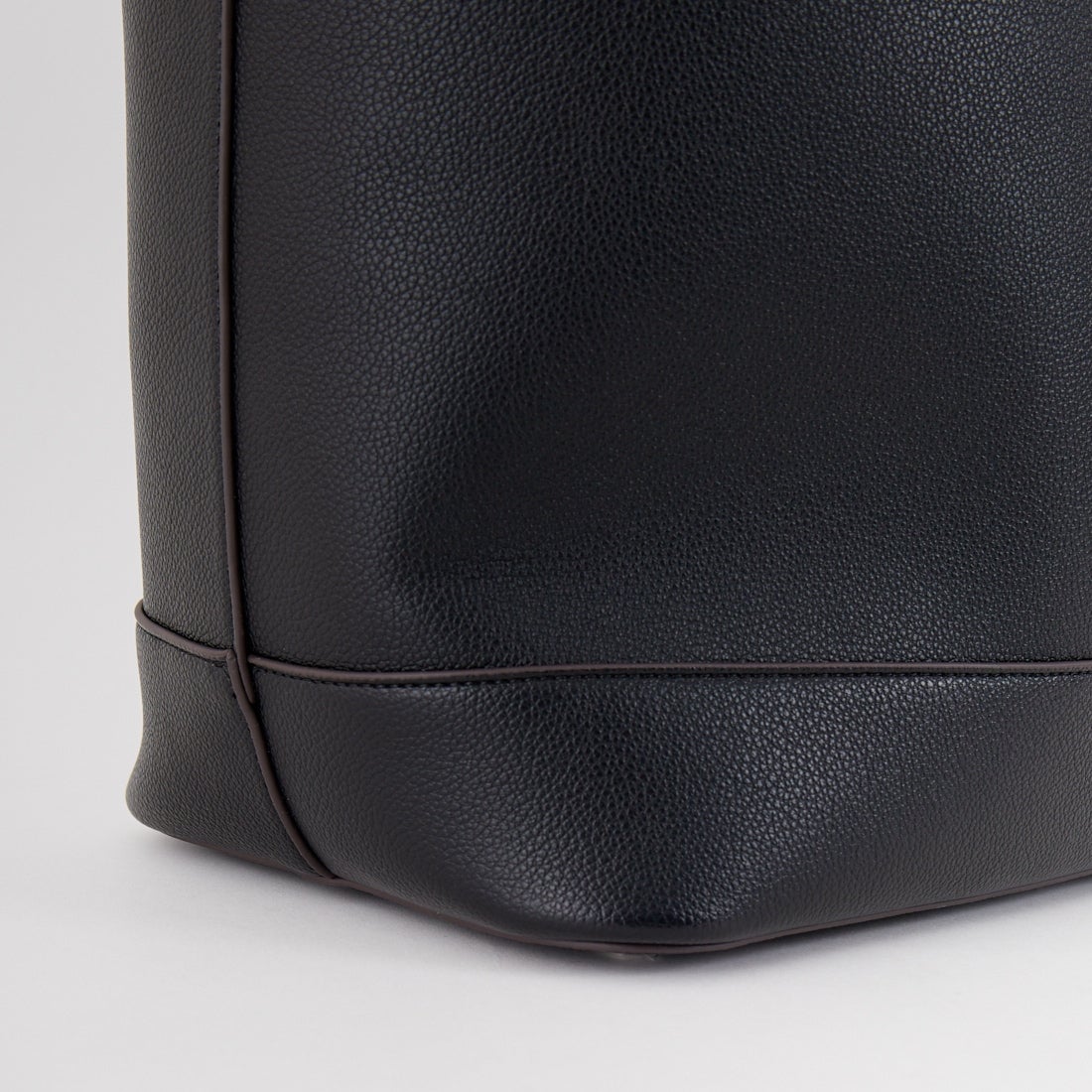 &MyuQ [アンドミューク] 別注 JUNO バケツ型トートバッグ [MCB071-JF] BLK/KHK