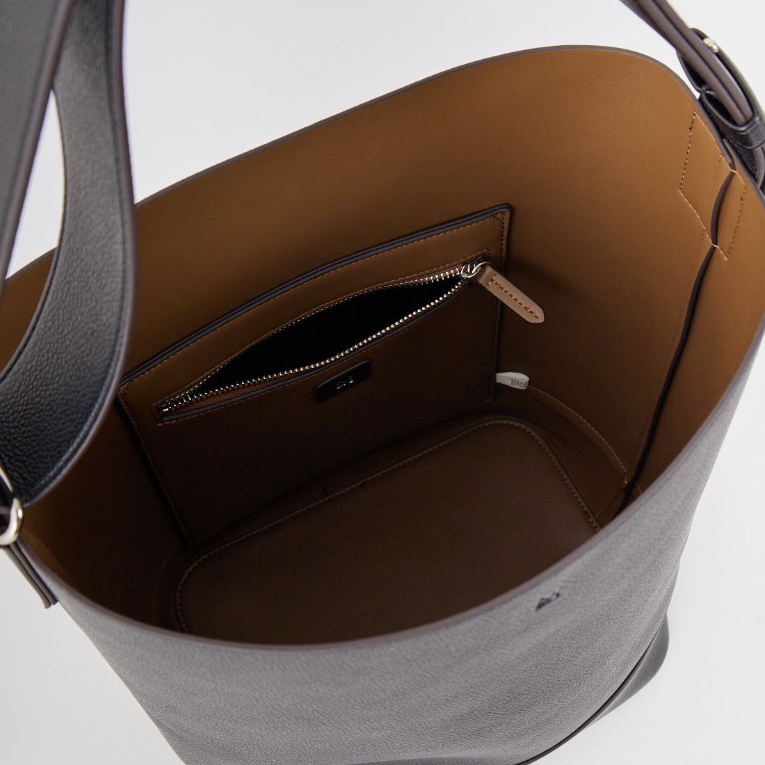 &MyuQ [アンドミューク] 別注 JUNO バケツ型トートバッグ [MCB071-JF] BLK/KHK