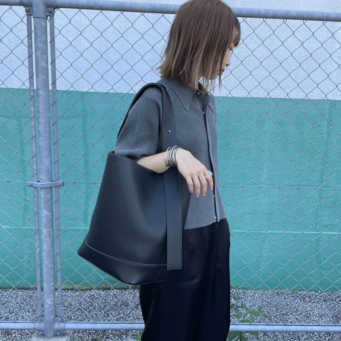 &MyuQ [アンドミューク] 別注 JUNO バケツ型トートバッグ [MCB071-JF] BLK/KHK