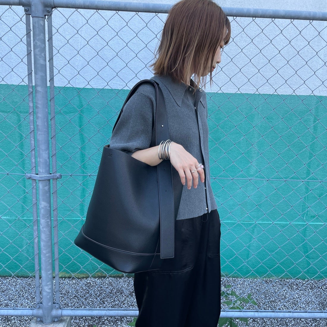 &MyuQ [アンドミューク] 別注 JUNO バケツ型トートバッグ [MCB071-JF] BLK/KHK