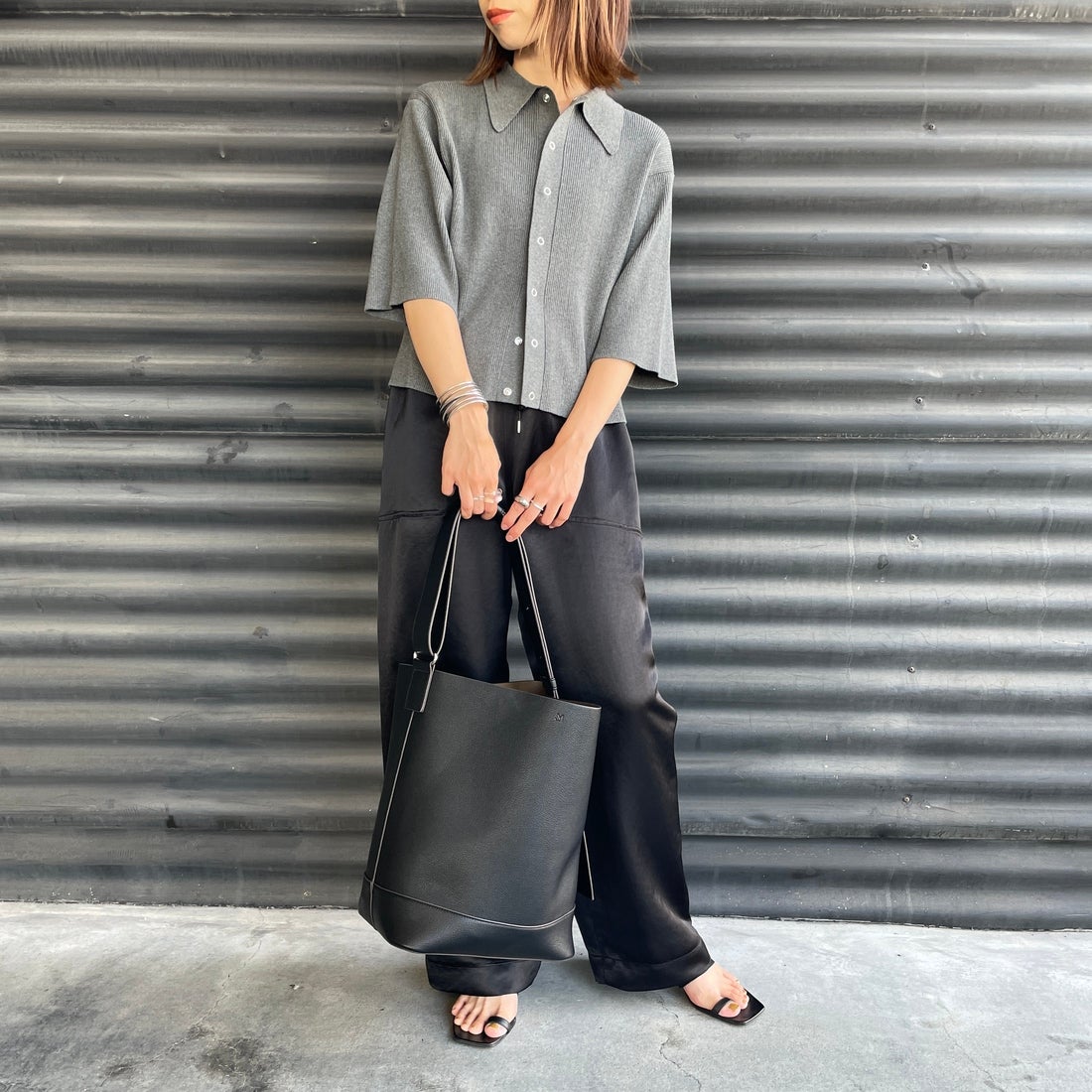 &MyuQ [アンドミューク] 別注 JUNO バケツ型トートバッグ [MCB071-JF] BLK/KHK