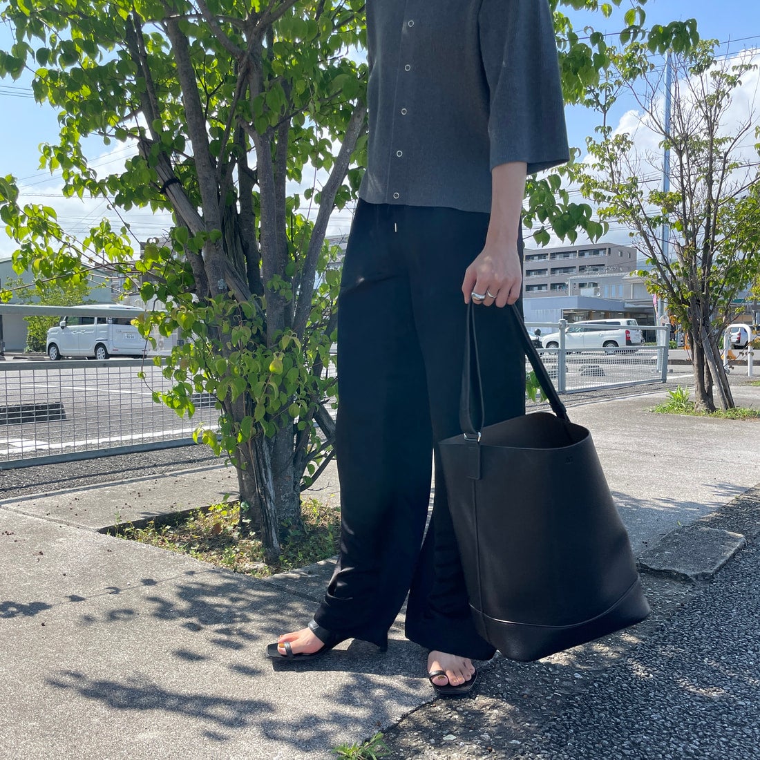 &MyuQ [アンドミューク] 別注 JUNO バケツ型トートバッグ [MCB071-JF] BLK/KHK
