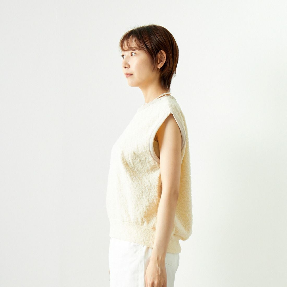 CHIGNON [シニヨン] フクレチュールプルオーバー [8743-630KO] O.WHITE &&モデル身長：167cm 着用サイズ：F&&