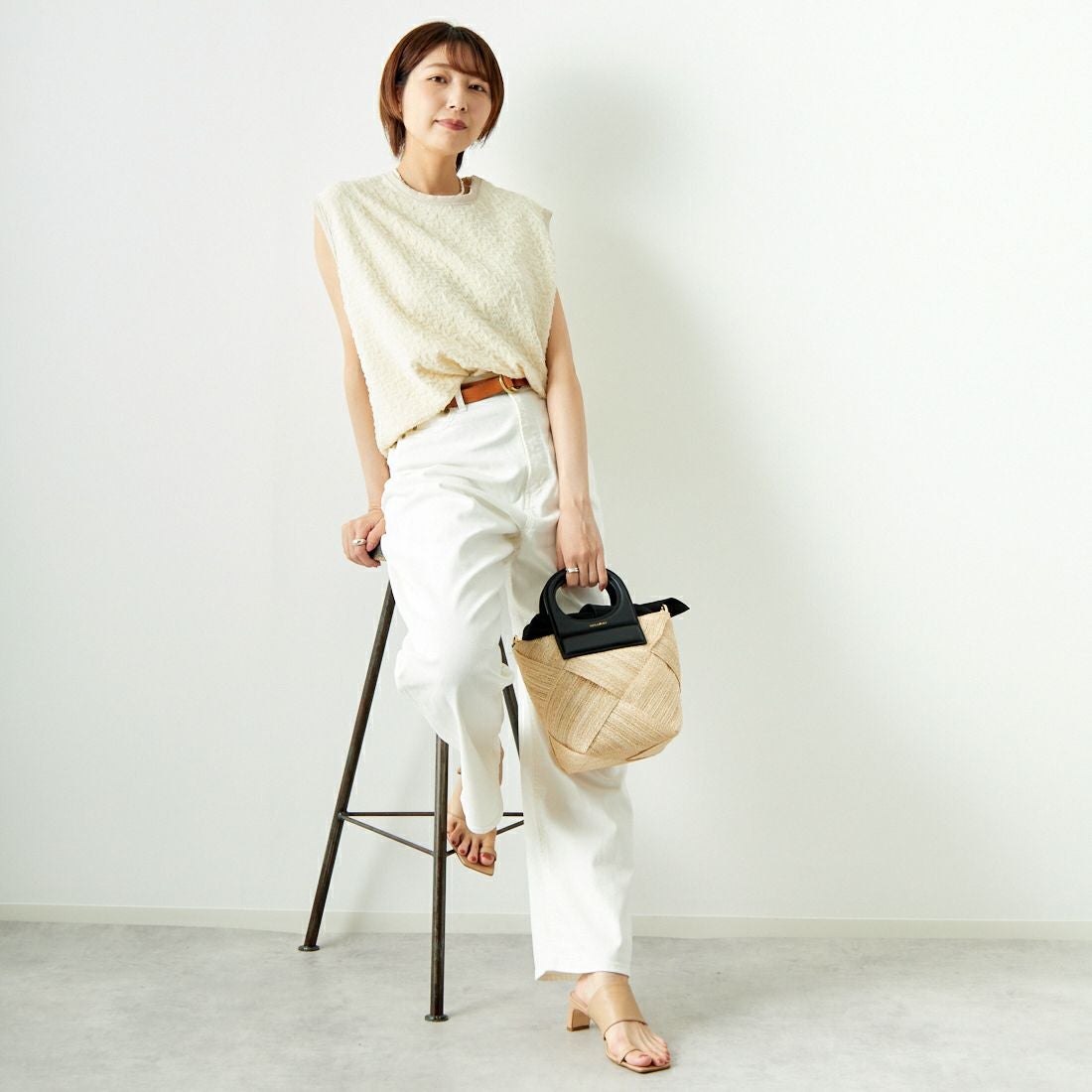 CHIGNON [シニヨン] フクレチュールプルオーバー [8743-630KO] O.WHITE &&モデル身長：167cm 着用サイズ：F&&