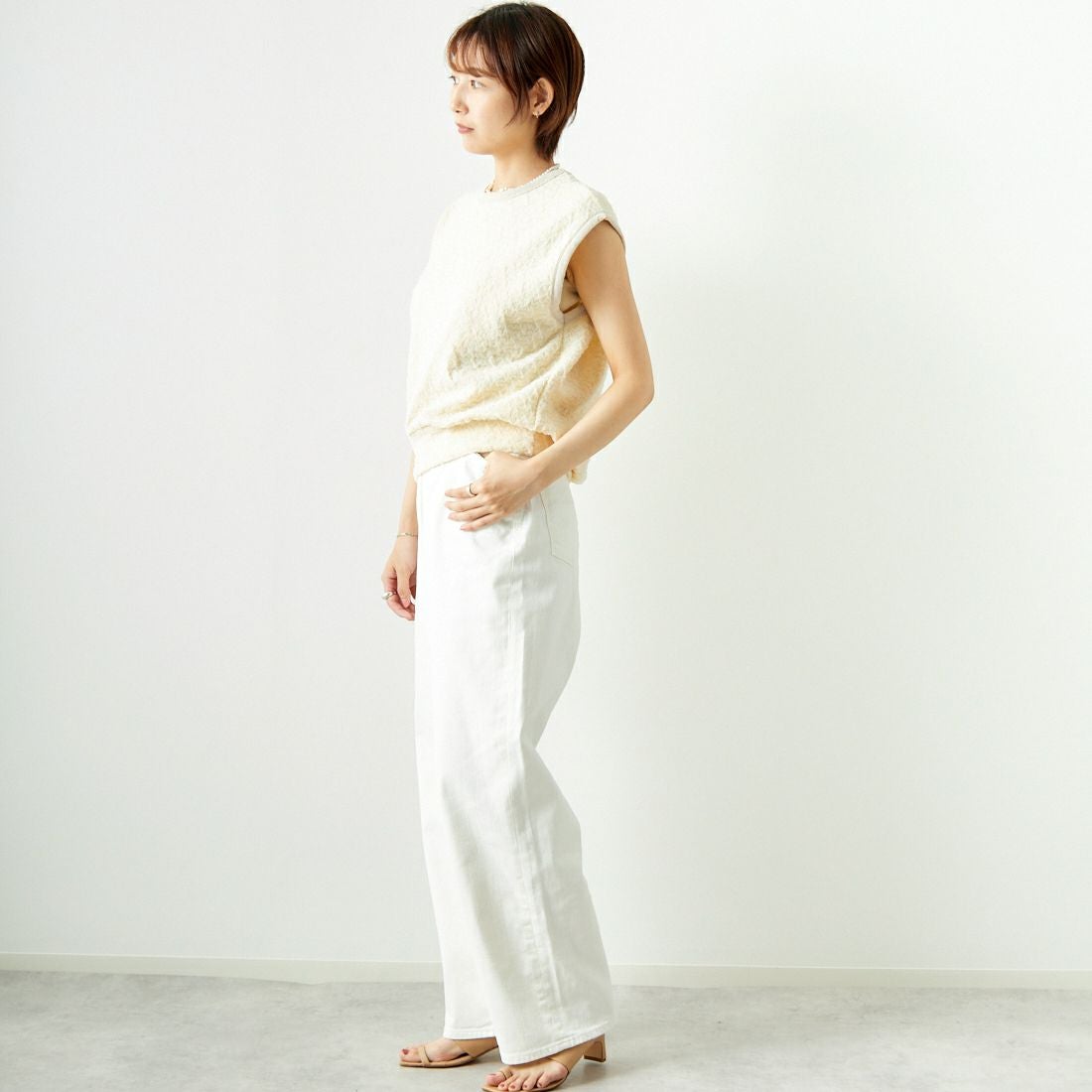 CHIGNON [シニヨン] フクレチュールプルオーバー [8743-630KO] O.WHITE &&モデル身長：167cm 着用サイズ：F&&