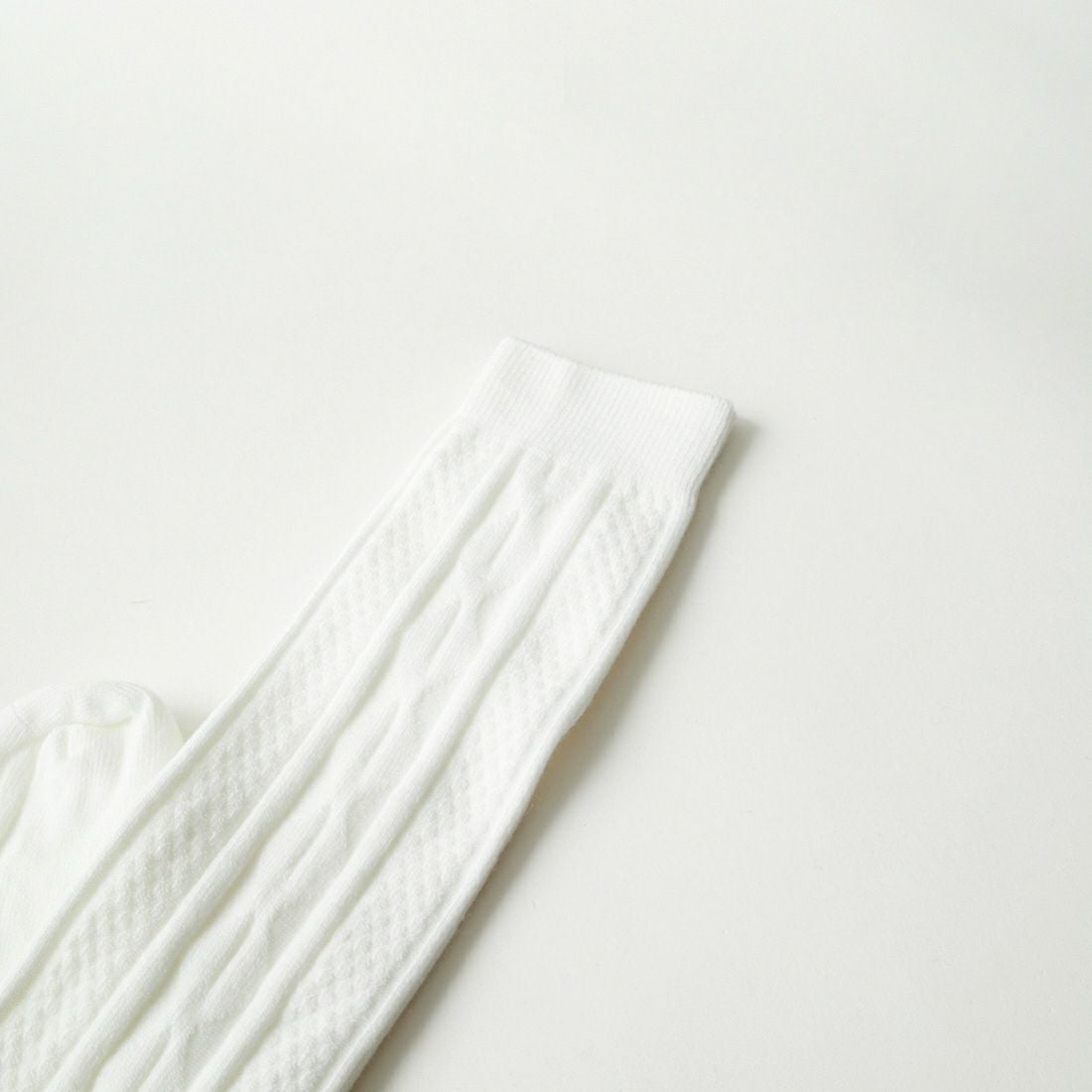 Jefferies Socks [ジェフリーズソックス] ケーブルニーハイソックス [KNEE-HIGH-SOCKS] WHITE
