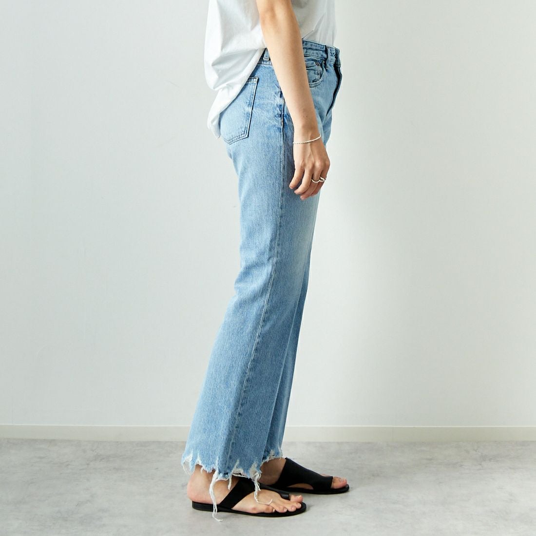 RED CARD TOKYO [レッドカード トーキョー] Leslie フレアデニム [72351901ELF] K-EX IND L&&モデル身長：168cm 着用サイズ：25&&