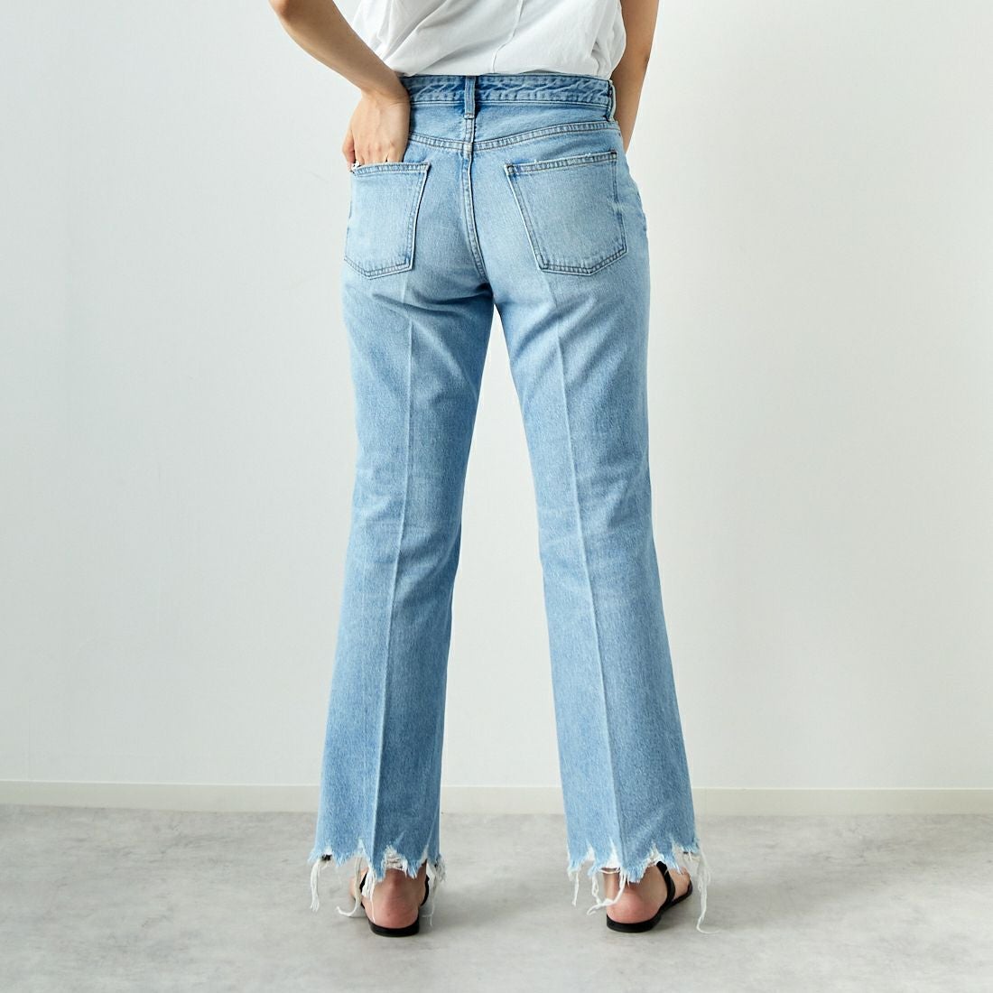 RED CARD TOKYO [レッドカード トーキョー] Leslie フレアデニム [72351901ELF] K-EX IND L&&モデル身長：168cm 着用サイズ：25&&