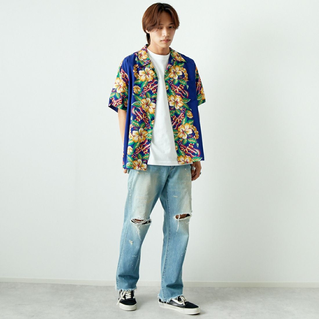 SUN SURF [サンサーフ] レーヨンハワイアンシャツ [SS39212] 128 NAVY &&モデル身長：179cm 着用サイズ：XL&&