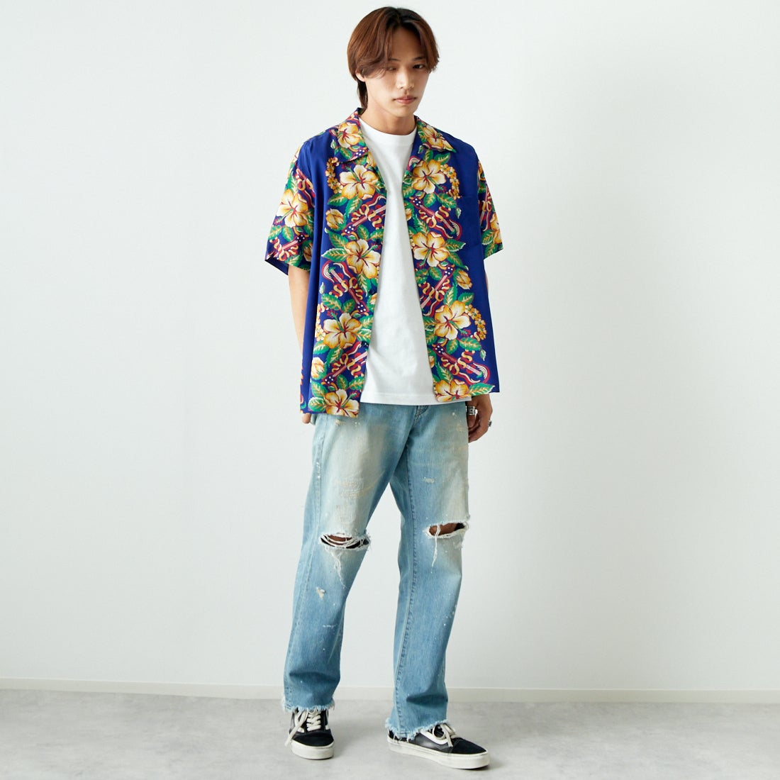 SUN SURF [サンサーフ] レーヨンハワイアンシャツ [SS39212] 128 NAVY &&モデル身長：179cm 着用サイズ：XL&&