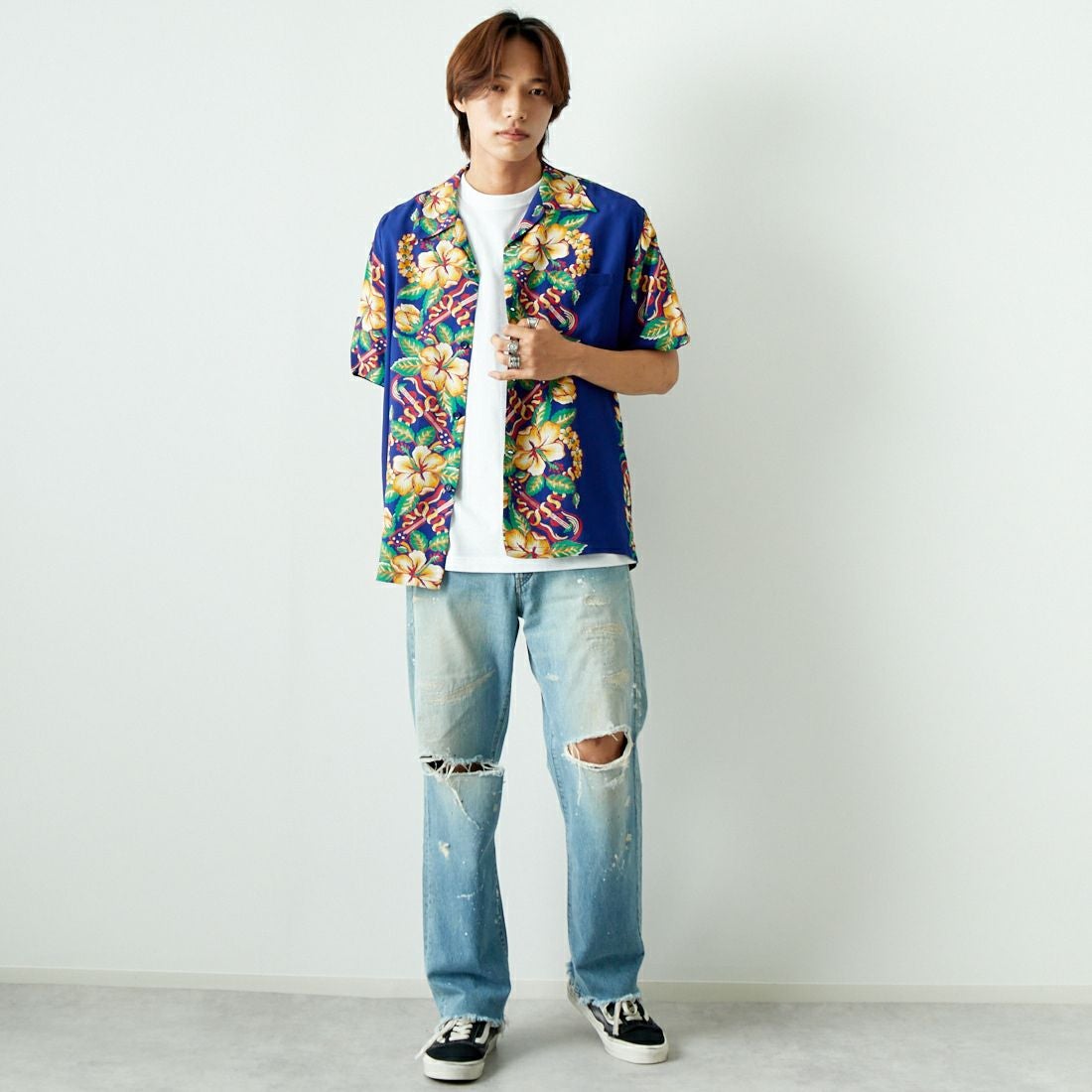SUN SURF [サンサーフ] レーヨンハワイアンシャツ [SS39212] 128 NAVY &&モデル身長：179cm 着用サイズ：XL&&