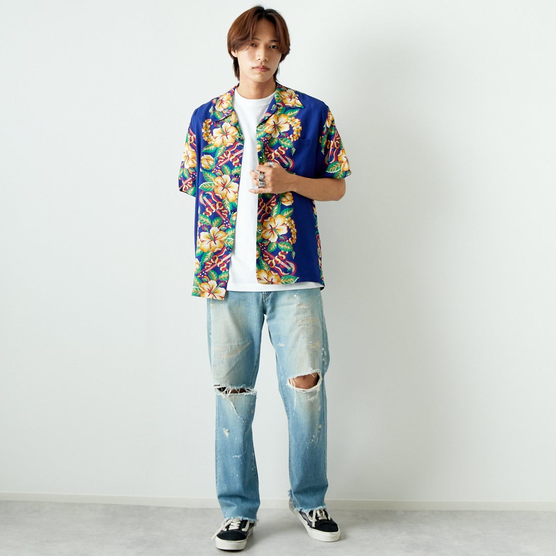 SUN SURF [サンサーフ] レーヨンハワイアンシャツ [SS39212] 128 NAVY &&モデル身長：179cm 着用サイズ：XL&&