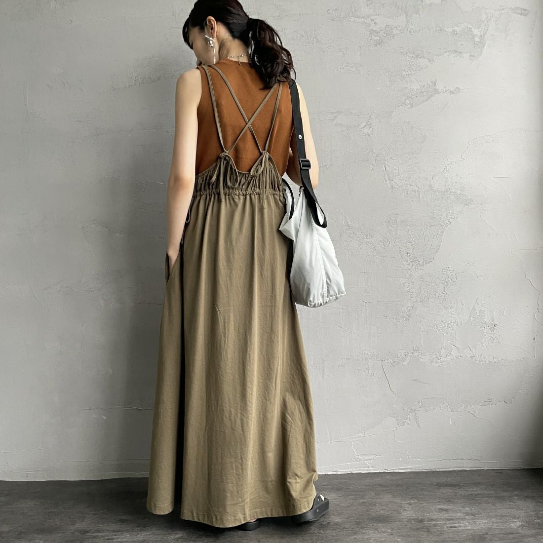 By/m [バイエム] マルチWAY ギャザーキャミカットワンピース [24122007] 39 KHAKI &&モデル身長：160cm 着用サイズ：F&&