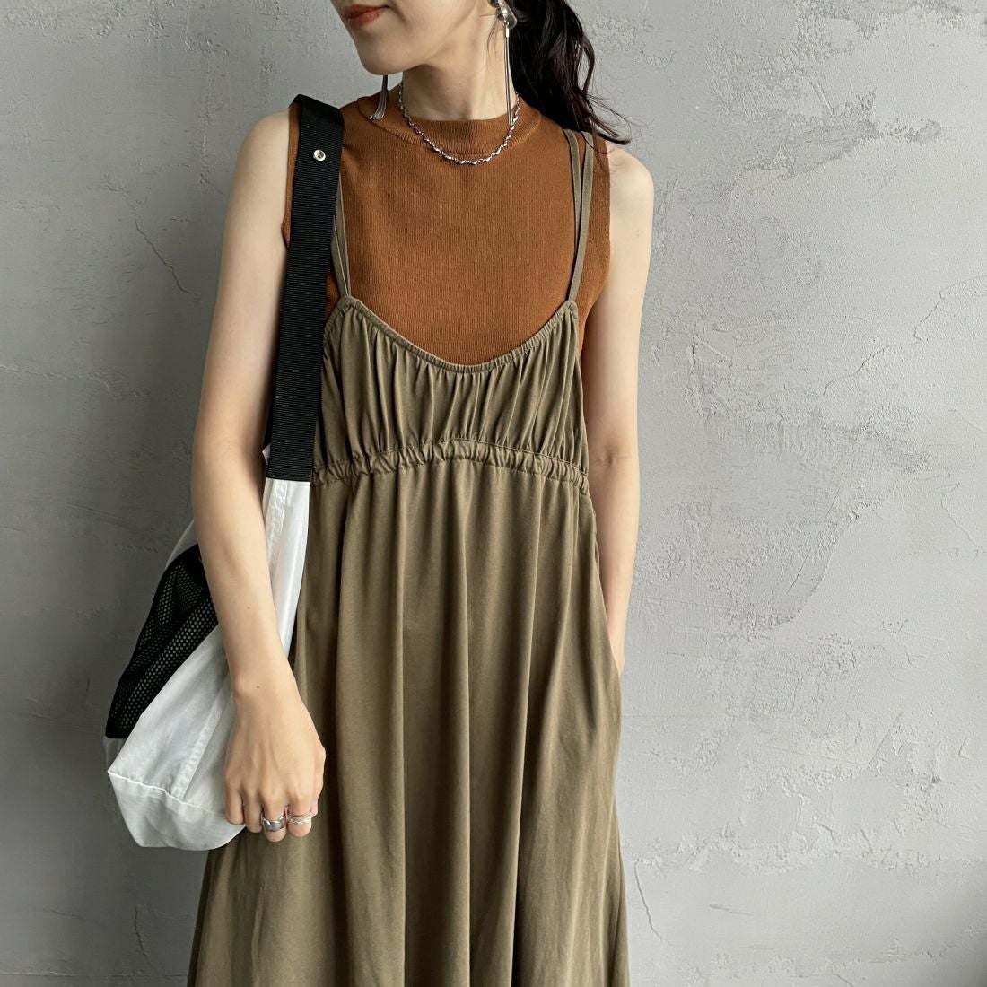 By/m [バイエム] マルチWAY ギャザーキャミカットワンピース [24122007] 39 KHAKI &&モデル身長：160cm 着用サイズ：F&&