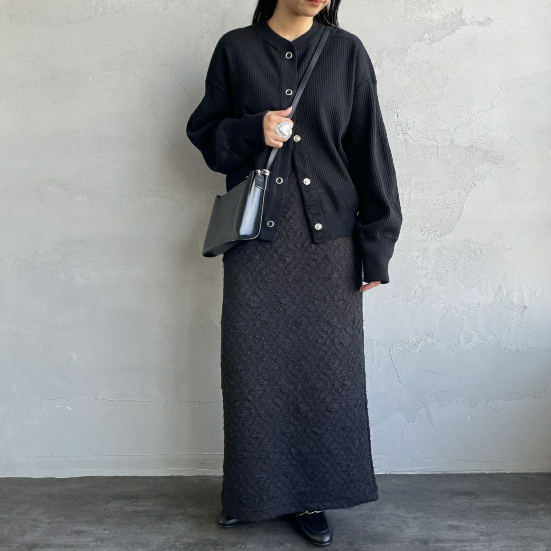 By/m [バイエム] ふくれジャガード ナローロングスカート [24122014] 09 BLACK &&モデル身長：156cm 着用サイズ：F&&