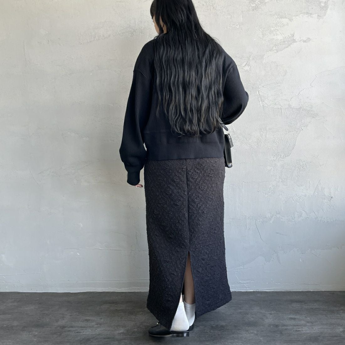 By/m [バイエム] ふくれジャガード ナローロングスカート [24122014] 09 BLACK &&モデル身長：156cm 着用サイズ：F&&