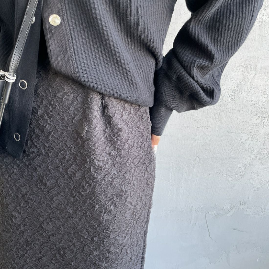 By/m [バイエム] ふくれジャガード ナローロングスカート [24122014] 09 BLACK &&モデル身長：156cm 着用サイズ：F&&