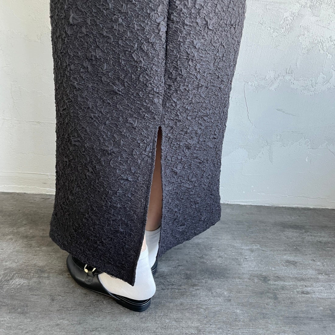 By/m [バイエム] ふくれジャガード ナローロングスカート [24122014] 09 BLACK &&モデル身長：156cm 着用サイズ：F&&