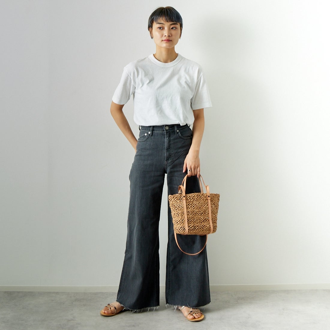 MEYAME [メヤメ] ブランクTシャツ [MEY-1874] WHITE &&モデル身長：160cm 着用サイズ：F&&