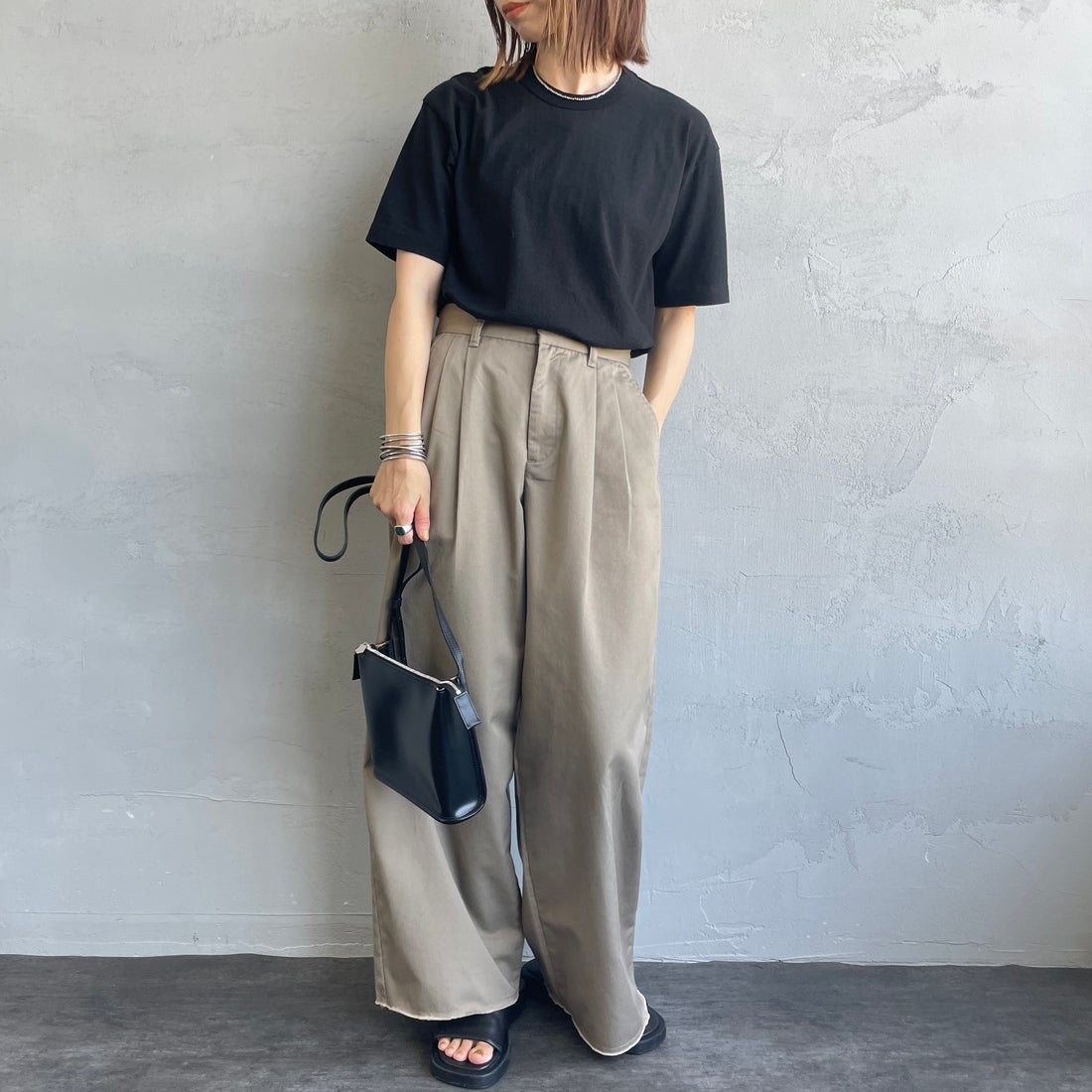 MEYAME [メヤメ] ブランクTシャツ [MEY-1874] BLACK &&モデル身長：158cm 着用サイズ：F&&