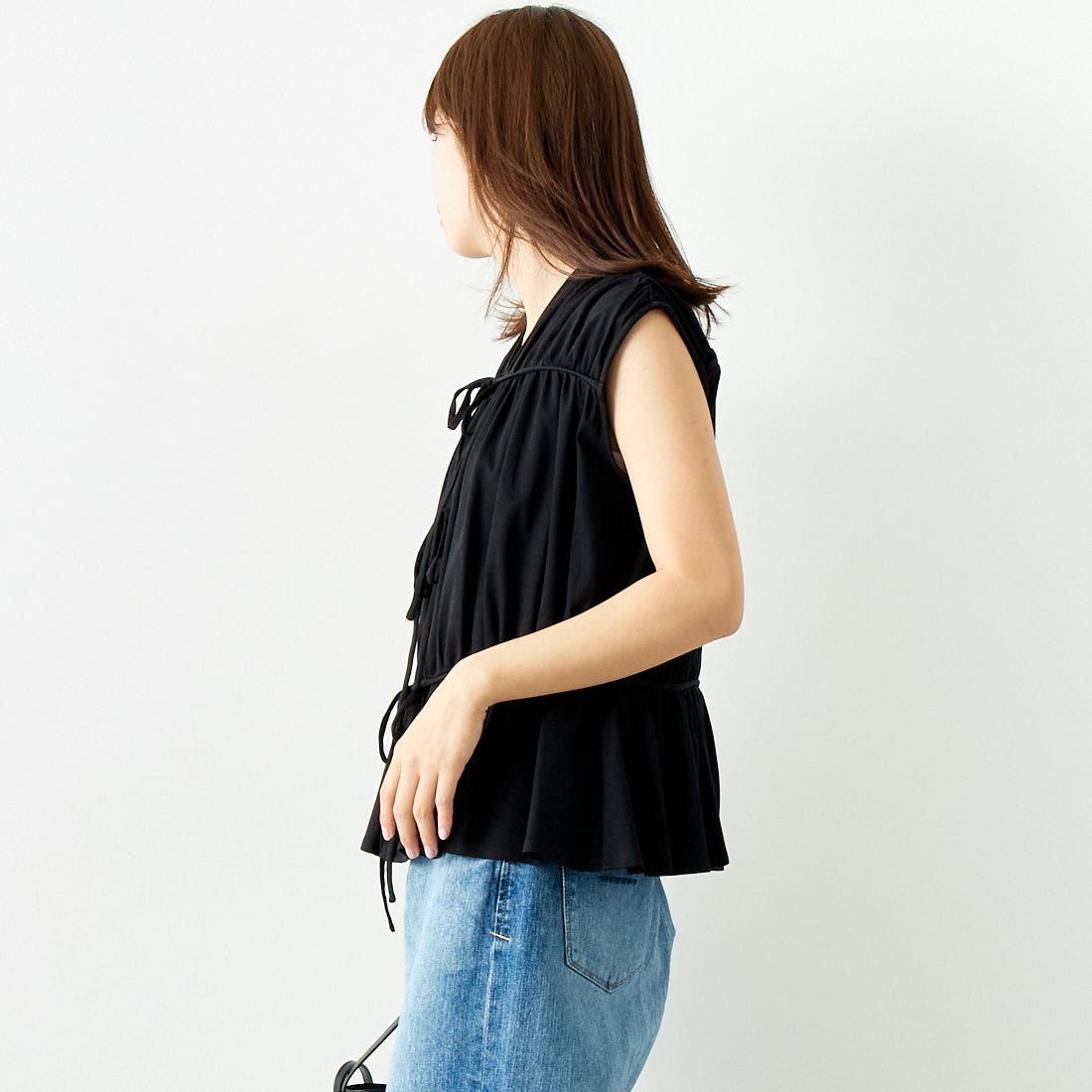 USINE [ユジーヌ] リボンギャザーTシャツ [2420803] BLACK &&モデル身長：167cm 着用サイズ：F&&