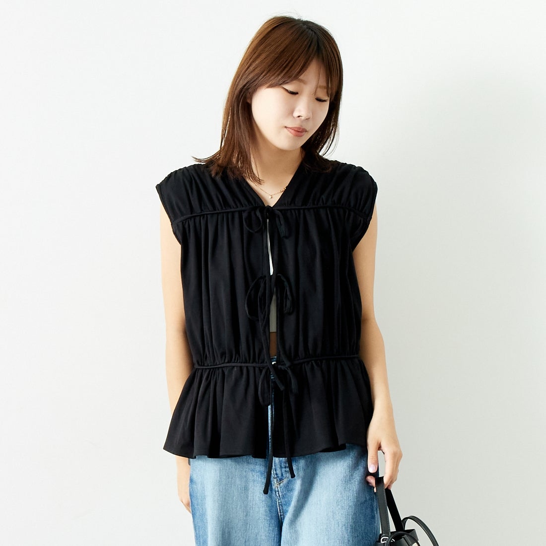 USINE [ユジーヌ] リボンギャザーTシャツ [2420803] BLACK &&モデル身長：167cm 着用サイズ：F&&