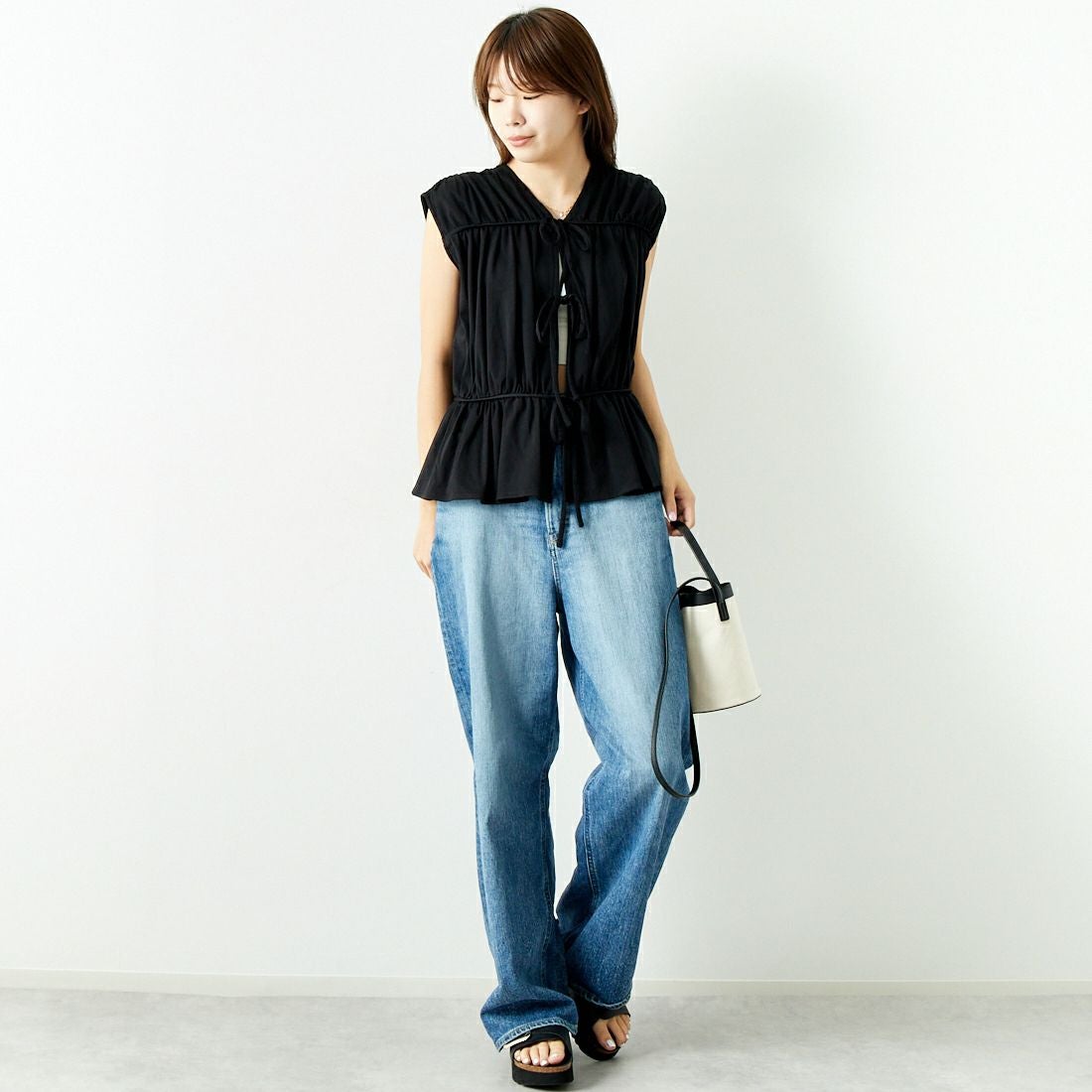USINE [ユジーヌ] リボンギャザーTシャツ [2420803] BLACK &&モデル身長：167cm 着用サイズ：F&&