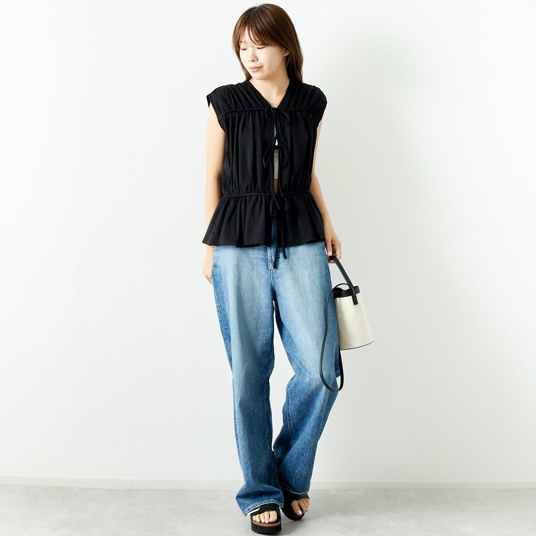 USINE [ユジーヌ] リボンギャザーTシャツ [2420803] BLACK &&モデル身長：167cm 着用サイズ：F&&