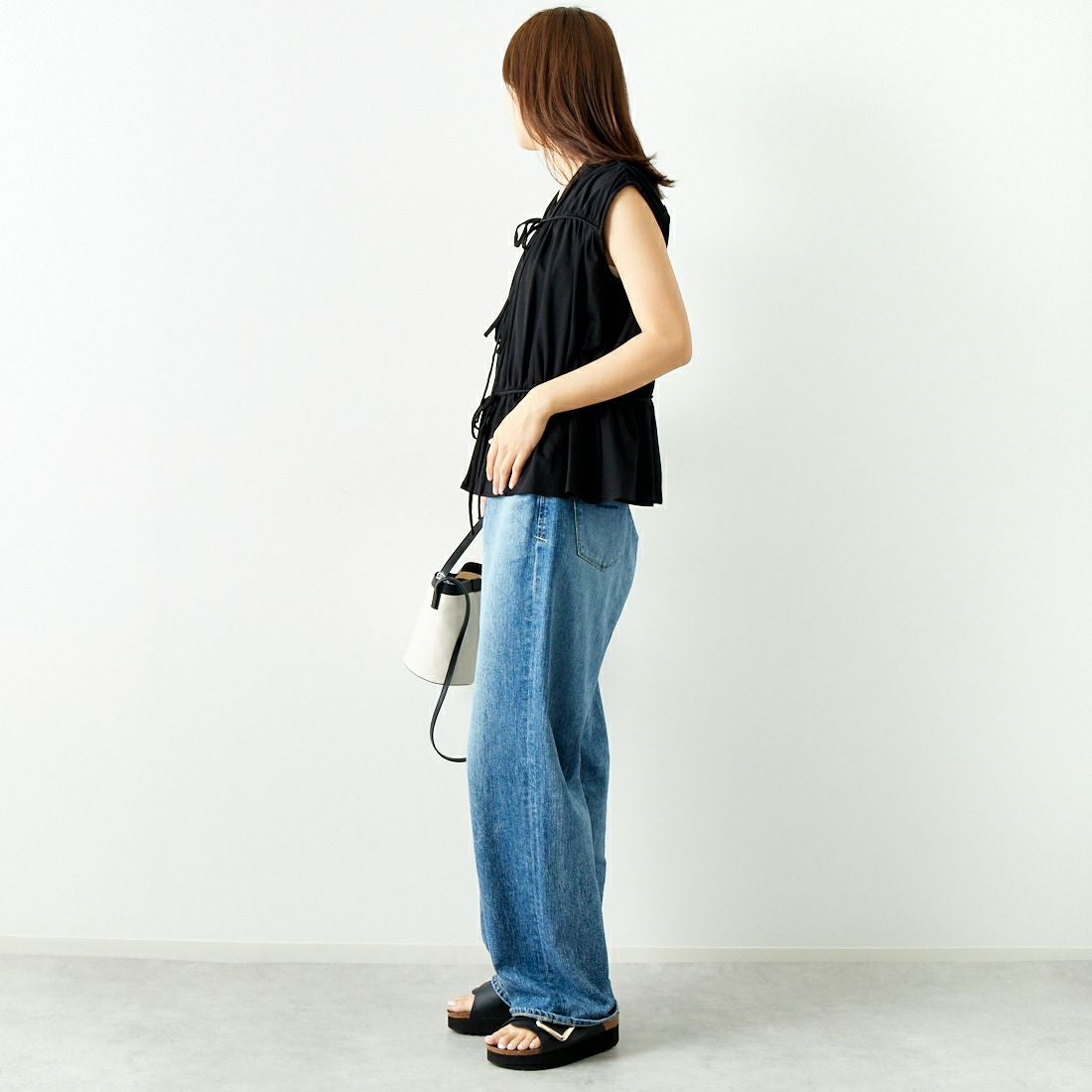 USINE [ユジーヌ] リボンギャザーTシャツ [2420803] BLACK &&モデル身長：167cm 着用サイズ：F&&