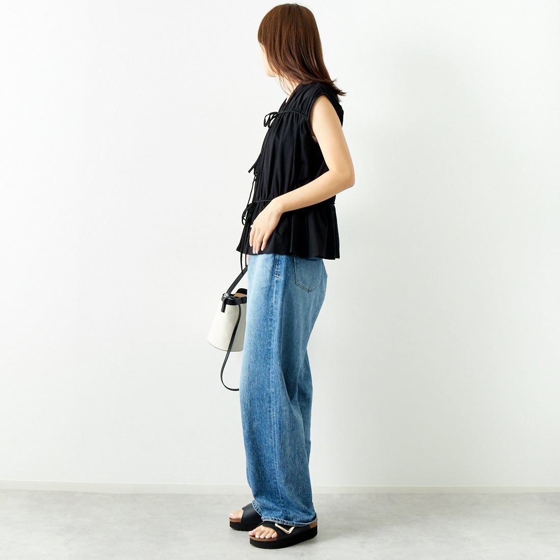 USINE [ユジーヌ] リボンギャザーTシャツ [2420803] BLACK &&モデル身長：167cm 着用サイズ：F&&