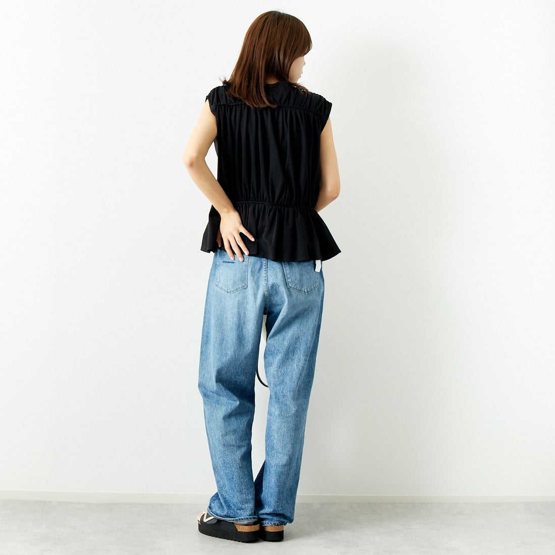 USINE [ユジーヌ] リボンギャザーTシャツ [2420803] BLACK &&モデル身長：167cm 着用サイズ：F&&