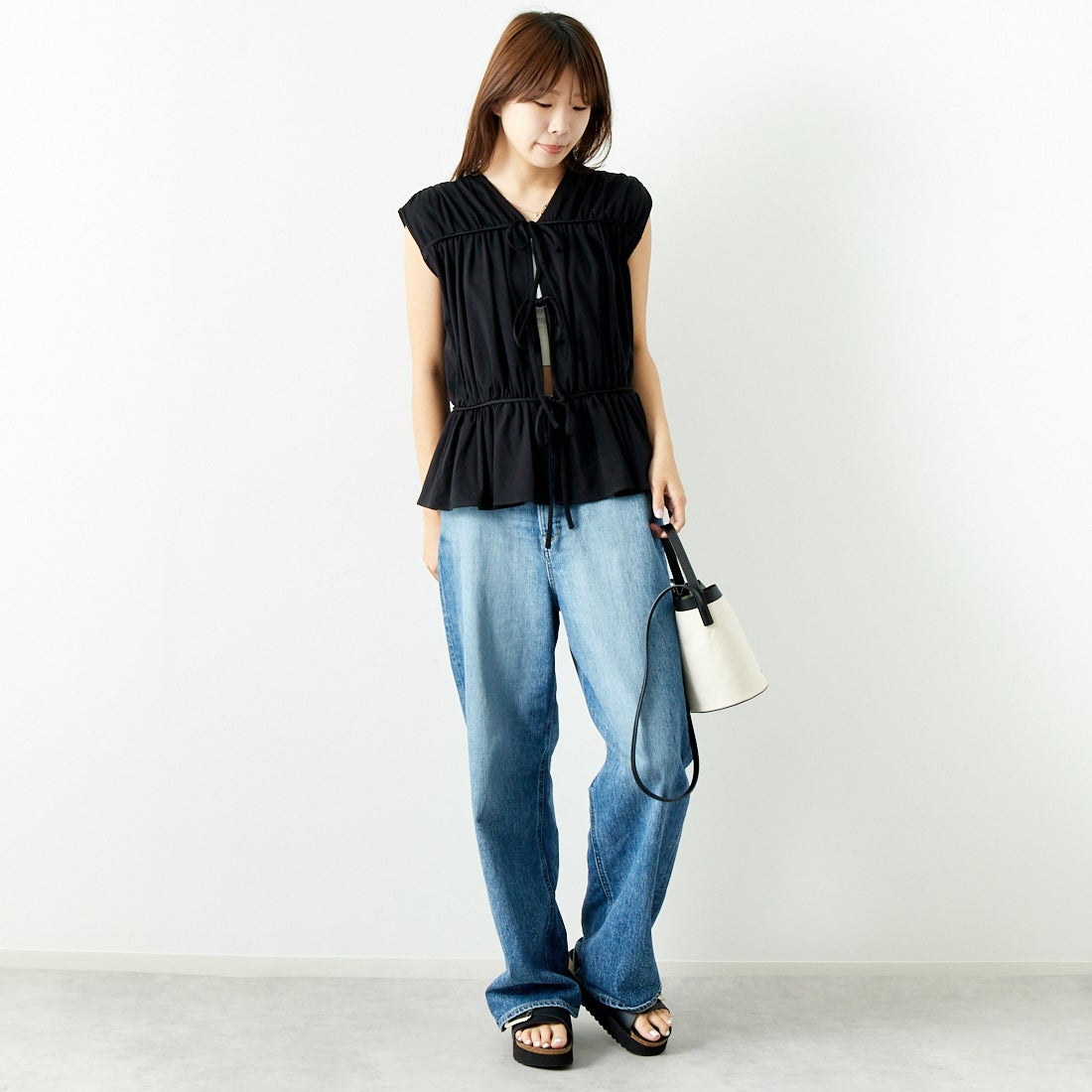 USINE [ユジーヌ] リボンギャザーTシャツ [2420803] BLACK &&モデル身長：167cm 着用サイズ：F&&