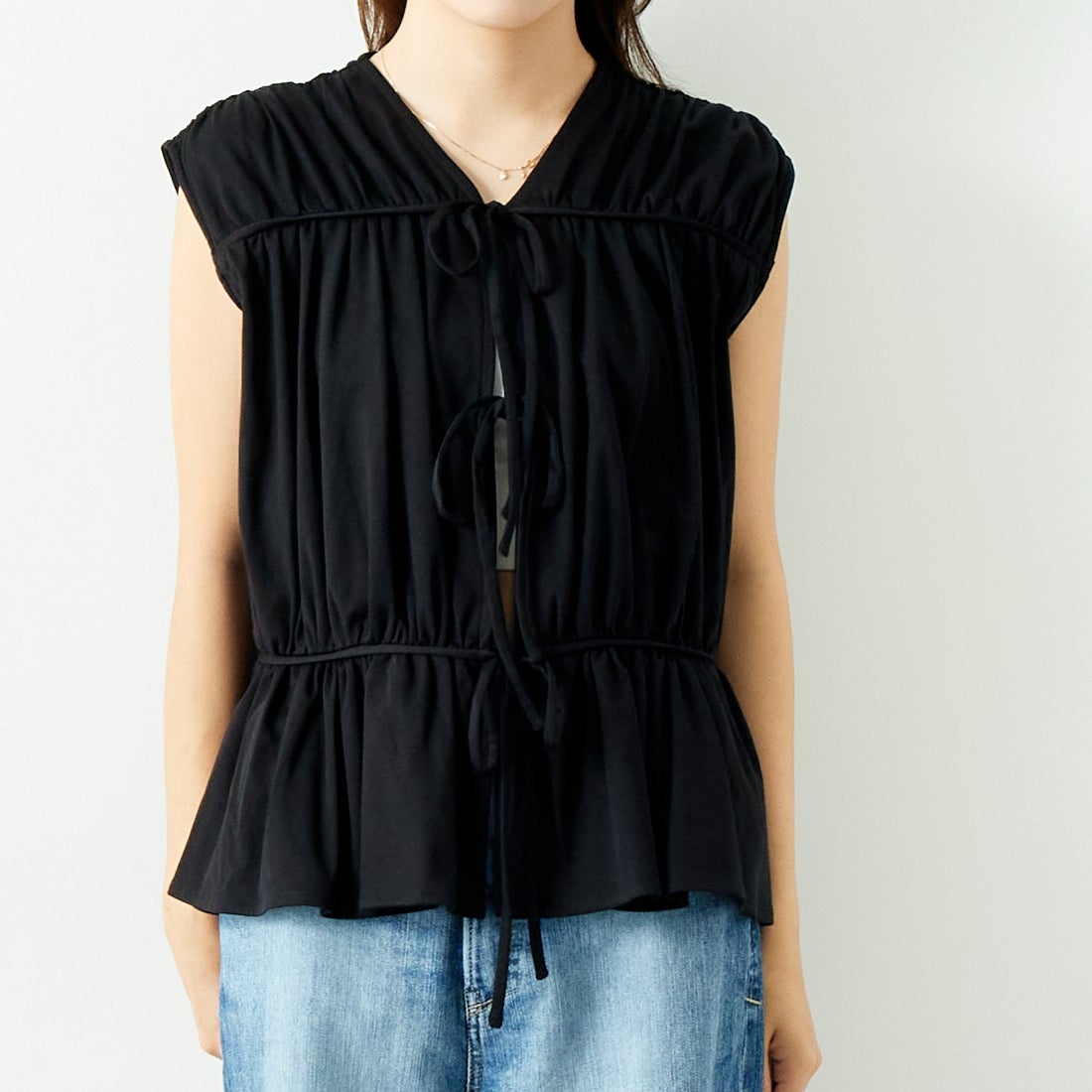 USINE [ユジーヌ] リボンギャザーTシャツ [2420803] BLACK &&モデル身長：167cm 着用サイズ：F&&