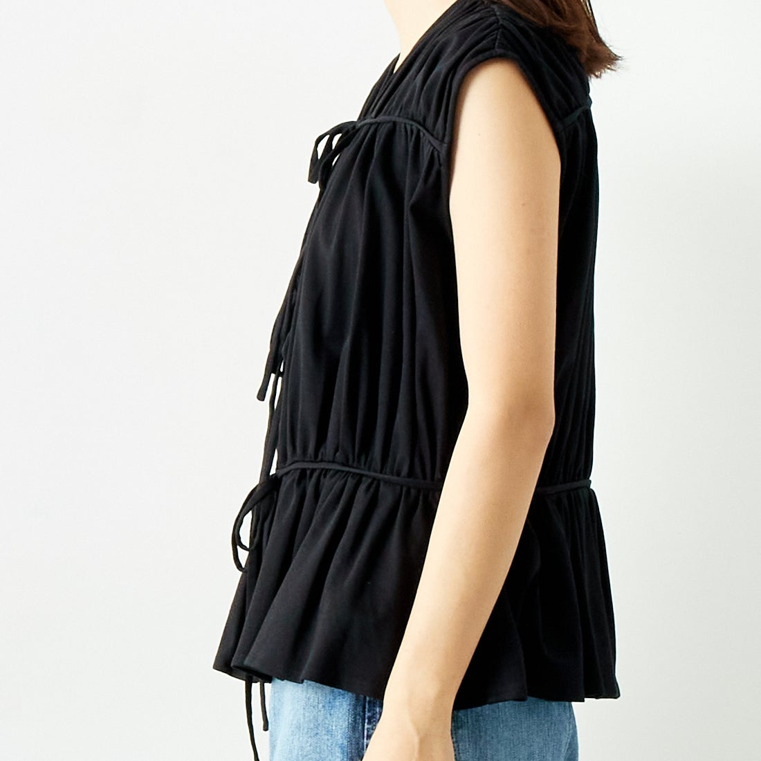 USINE [ユジーヌ] リボンギャザーTシャツ [2420803] BLACK &&モデル身長：167cm 着用サイズ：F&&