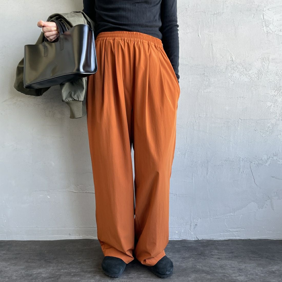 Jeans Factory Clothes [ジーンズファクトリークローズ] 7DAYS ナイロンストレートイージーパンツ [IN10-PT-4] ORANGE &&モデル身長：158cm 着用サイズ：F&&